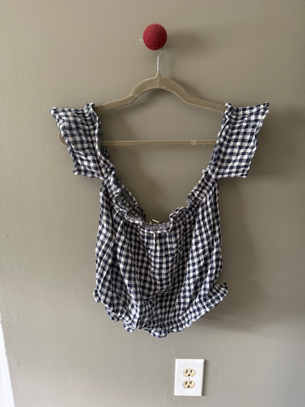 Adorable AE- Medium Gingham Ruffled off- shoulder crop tee in Navy and White! ✨